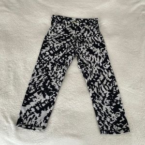 Old Navy Active Go Dry Cropped Workout Leggings